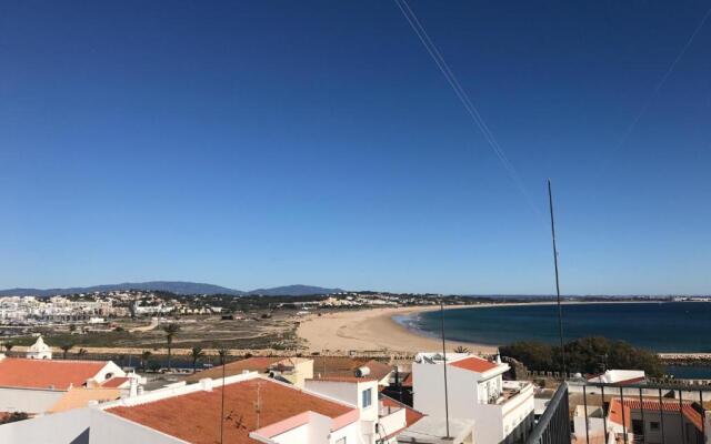 Henri's Apartments Páteo de Santo António