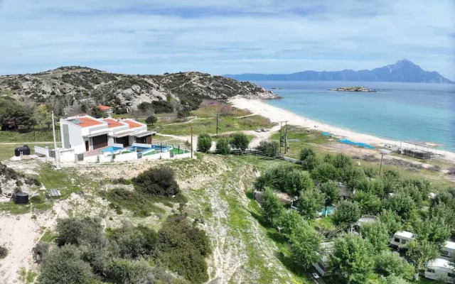 The Diamond of Kriaritsi private pools