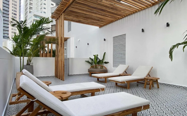 w Impeccable Loft w Charming Terrace in CTG