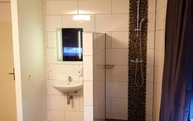 Motel 105