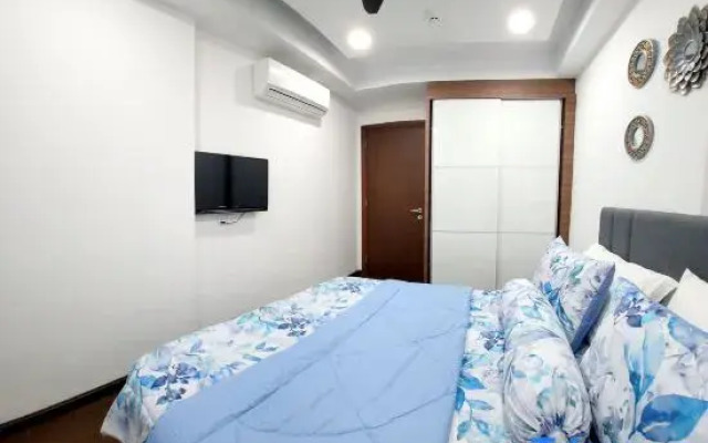 Near Ferry Terminal. COZY 02 Bedroom Condo. HarbourBay Residences.
