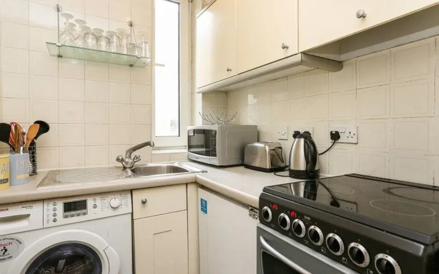 Sloane Avenue Apartment