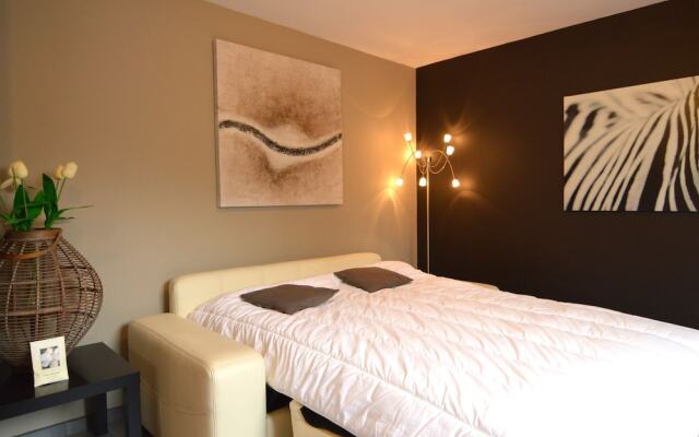 Charming Apartment with Access to Outdoor Hot Tub in Green Condroz Valley