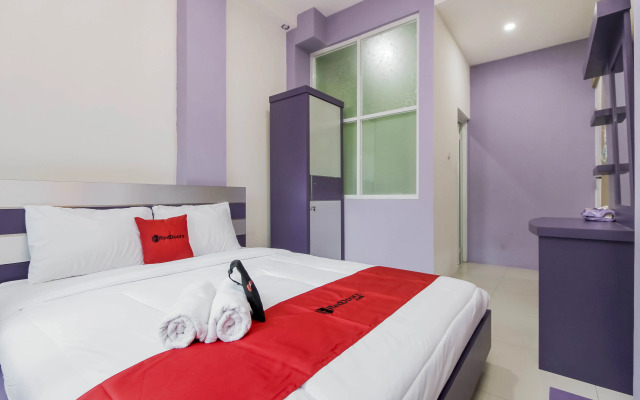 RedDoorz Plus near Stasiun Bekasi