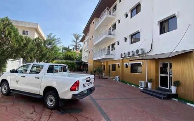 Brain B Hotel and Suites