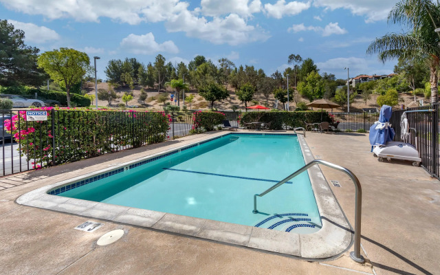 Comfort Suites Near Six Flags Magic Mountain