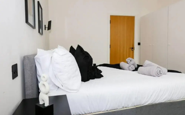 The Nichols Building Spacious 3-bedroom Apartment