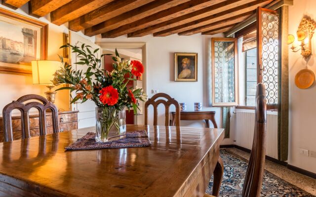 Admiral Emo Palace Over Canal Grande