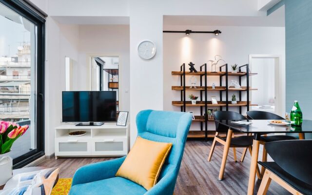 Sanders Home Suites - Bright Downtown 2-bdr. Apt