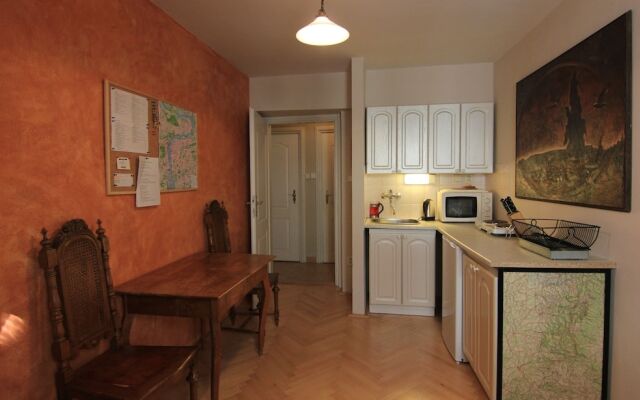 Cosy Rustic 1 Bedroom Apartment in Mala Strana