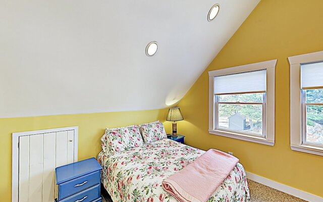 New Listing! Bayfront Getaway W/ Stunning Views 4 Bedroom Home