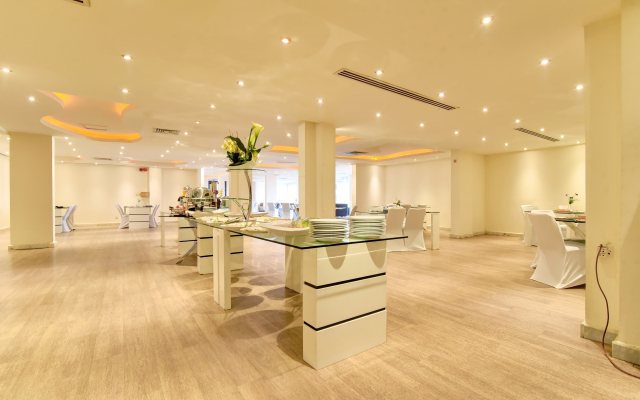 Capital O 419 Al Safeer Hotel