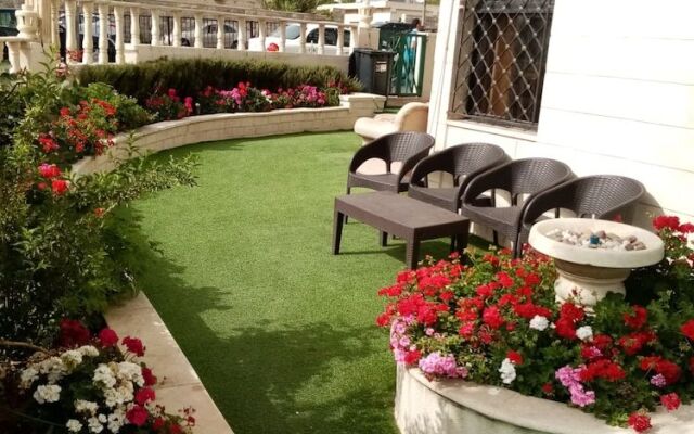 Alkarwan Hotel