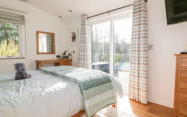 11 Lake View