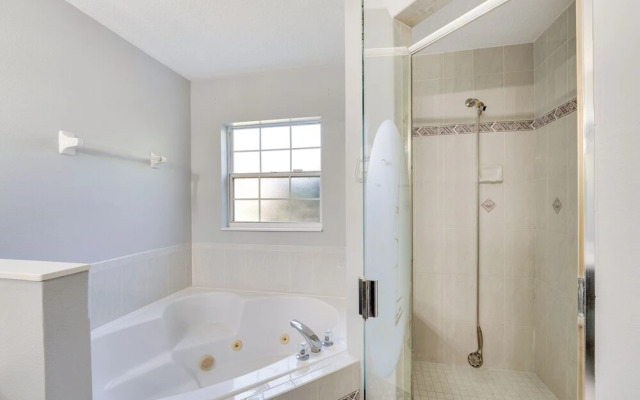 Inviting Home w/ Lanai & Pool in Kissimmee!