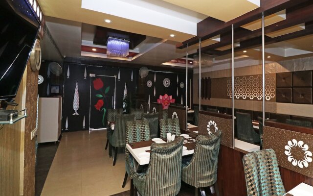 OYO 14422 Hotel Cosmos