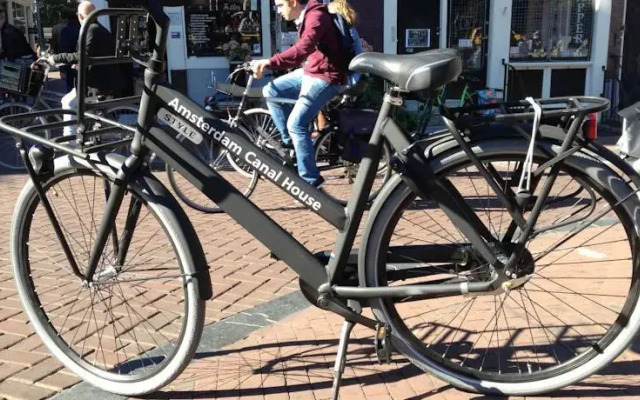 amsterdam canal house