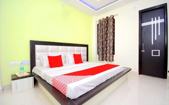 OYO 37809 Hotel Royal Lifestyle