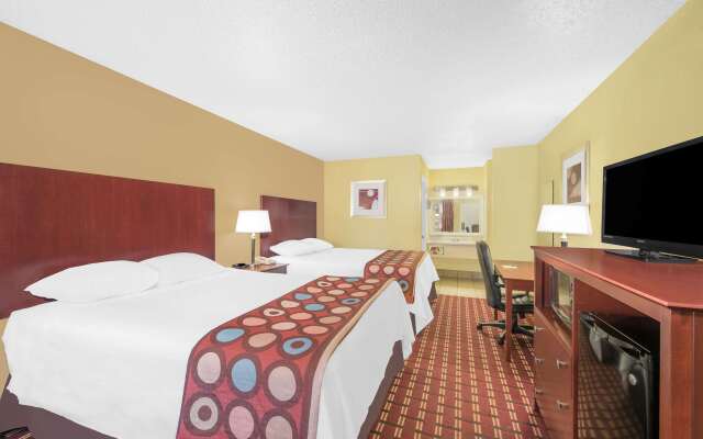 Super 8 by Wyndham Kerrville TX