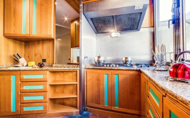 Spacious and Modern 3 bed Flat in Central Location