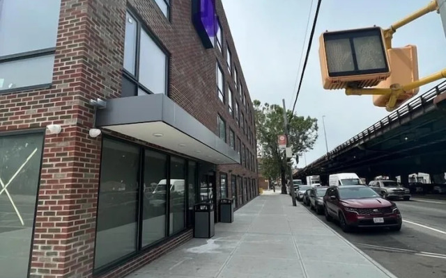 Red Roof PLUS+ Brooklyn - 3rd Ave