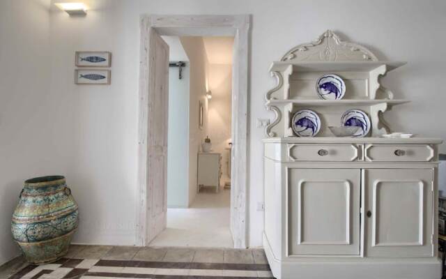 Deluxe Tangerine Court