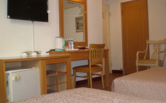 Riverside Hotel