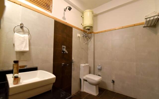 OYO 12735 The Manali Lodge