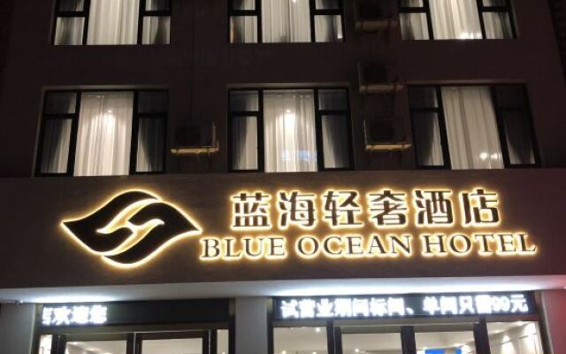 Qujing Blue Sea Light Luxury Hotel