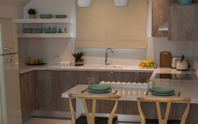 Pithos Apartments