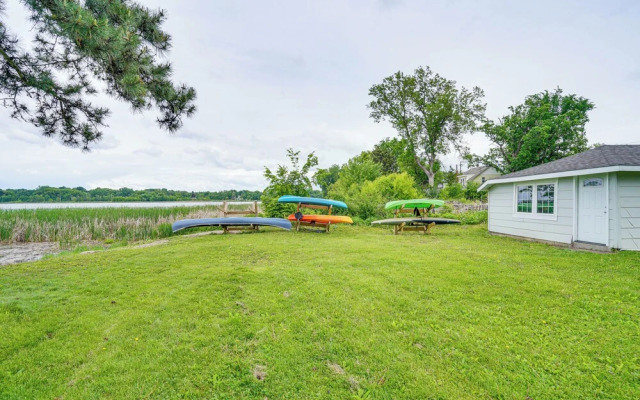 Snowmobile Trail On-site: Lakefront Mound Apt!