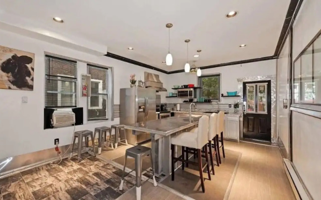 Stylish 4 Bedroom Home Near Philadelphia
