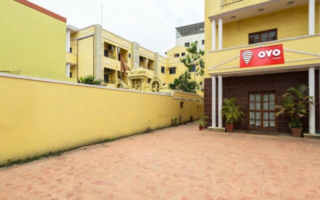 OYO 3722 Hotel StayEasy Majestic