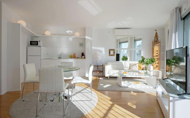 Betis Deluxe Riverside by Valcambre