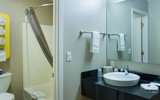 OYO Hotel Shelby MT Hwy 2 & I-15