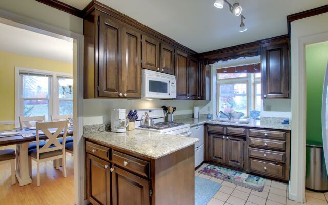 Lakefront Algoma Home w/ Deck, Grill & Fireplace