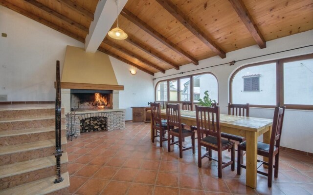 Beautiful Home in Sisan With Wifi and 5 Bedrooms