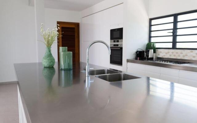 Villa White Sand - Charming villa with breathtaking view over the Spanish Water and indoor Game Room