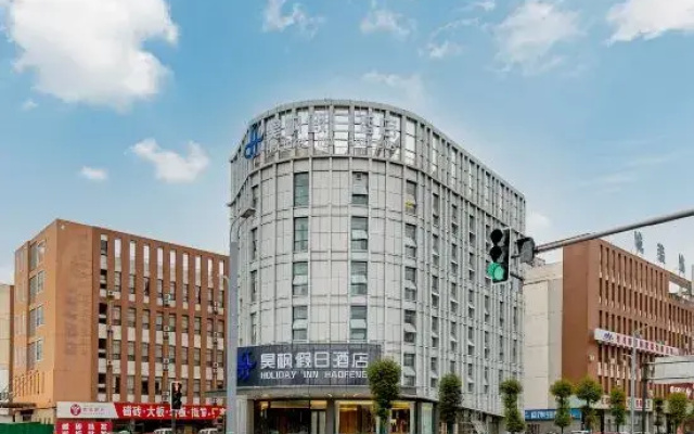 Lavande Holiday Hotel (Chongzhou Wanda High-speed Railway Station)
