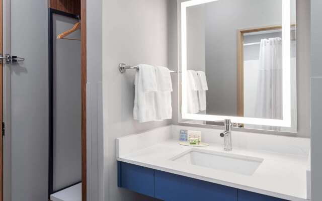 AmericInn by Wyndham Eagle River Downtown