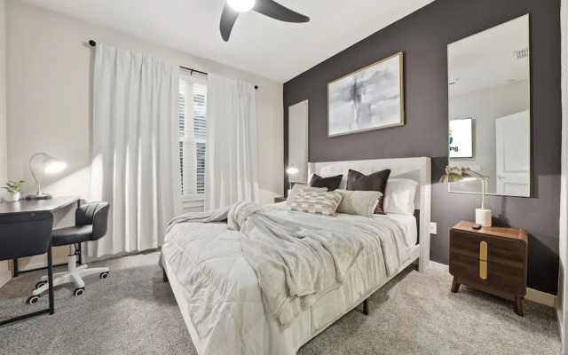 Stylish 2BR w Pool Pet-friendly Unit 13