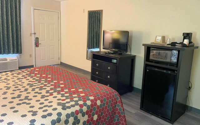 Econo Lodge Inn & Suites Sweetwater I-20