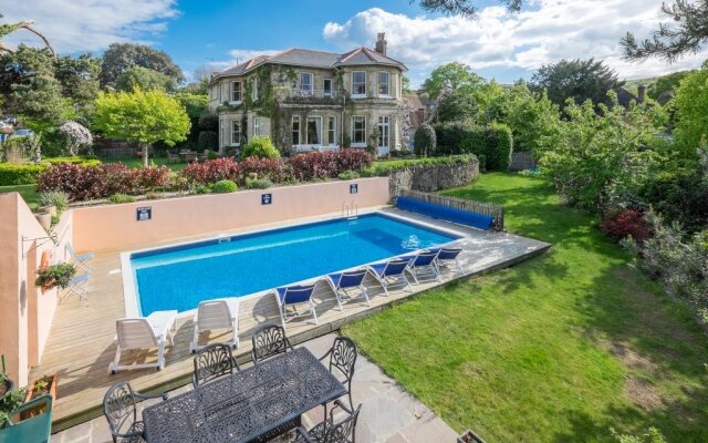 Luccombe Villa Holiday Apartments