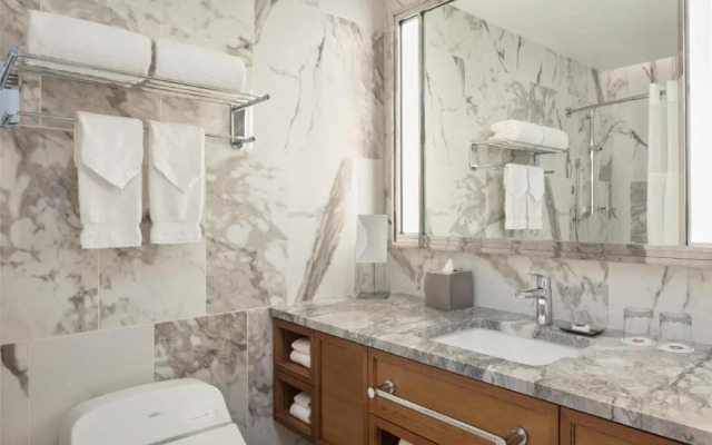 Halepuna Waikiki by Halekulani