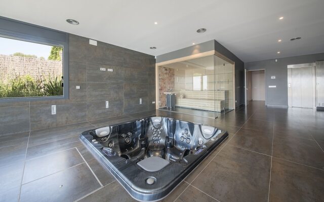 Exclusive Tamarit Villa TH 85