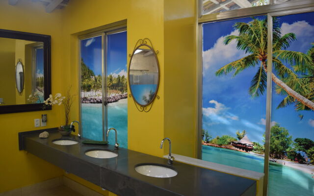 Banana Leaf Eco Hostel