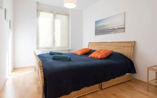 Bright Apartment in Hip & High Quality Neighborhood