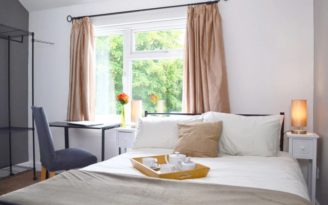 No 40, 5 beds, sleeps 7