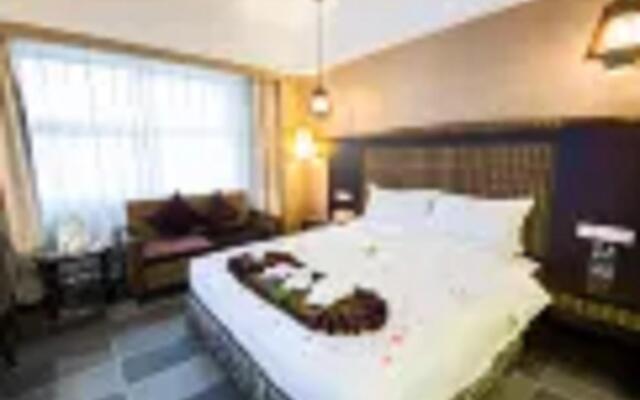 Serengeti Hotel