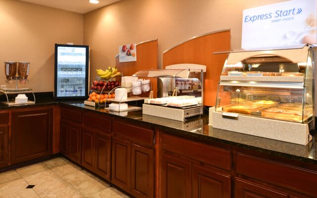 Holiday Inn Express & Suites Cherry by IHG